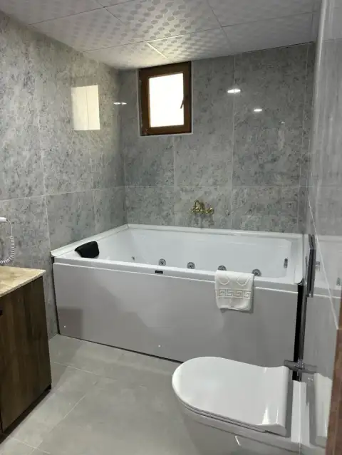 Deluxe Jakuzili Mağara Oda (GO04-B)