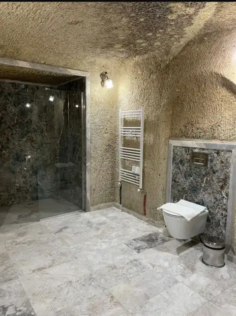 Premium Jakuzili Mağara Oda (GO04-E)