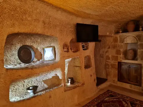 Jakuzili Mağara Oda (OR09-103)