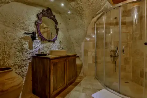 Jakuzili Mağara Oda (OR09-105)