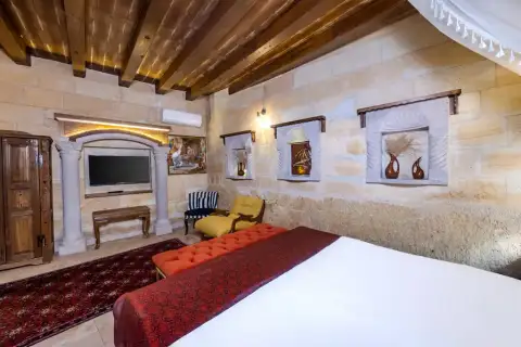 Hamamlı Jakuzili Mağara Oda (UR06-111)